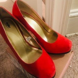 Super cute Red, block heel 9.5